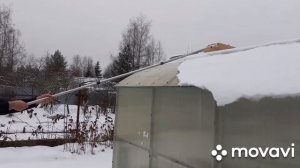 Скребок для уборки снега с крыш и теплиц.