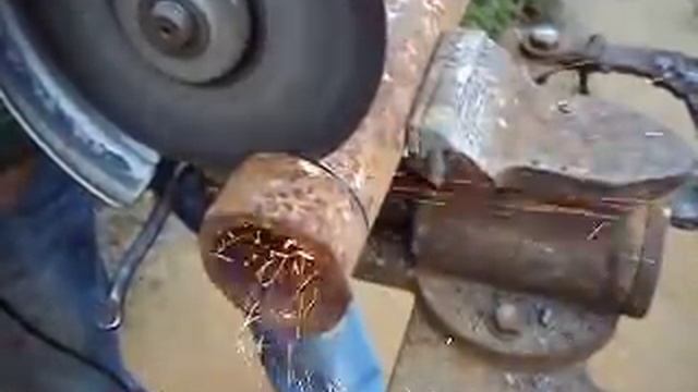 Как болгаркой ровно разрезать трубы любой формы смотреть онлайн