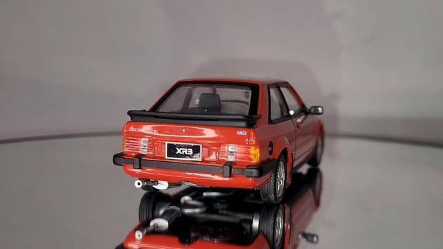Ayrton Senna - 1984 Ford Escort XR3 Diecast 1/43 смотреть онлайн