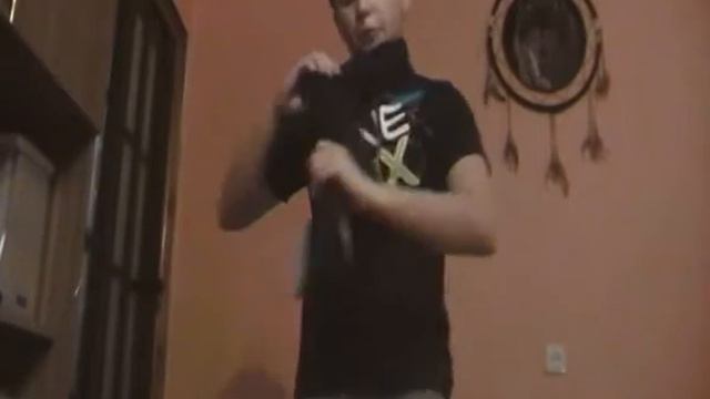 Обучение фокуса "Шарф сквозь шею" смотреть онлайн