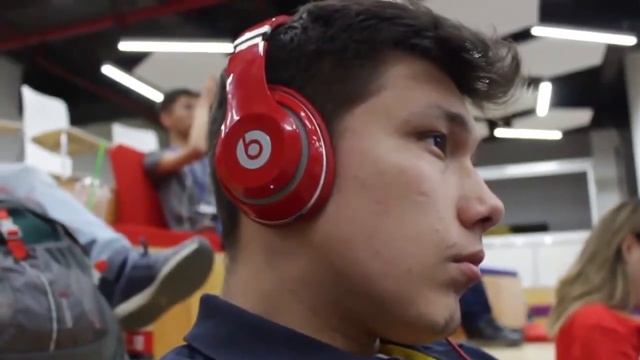 Устный синхронный переводчик (переводчик-синхронист) в Алматы и Нур-султане - Челпаченко Артём смотреть онлайн