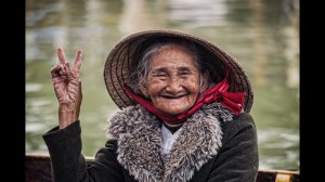 Два километра ежедневно: 76-летняя старушка-инвалид зарабатывает 5 юаней в день. Жизнь в горах.