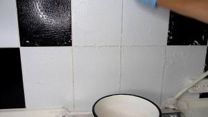 Простой способ ОТМЫТЬ ПЛИТКУ НА КУХНЕ/кухонный фартук, швы между плиткой и кухонный гарнитур от жир