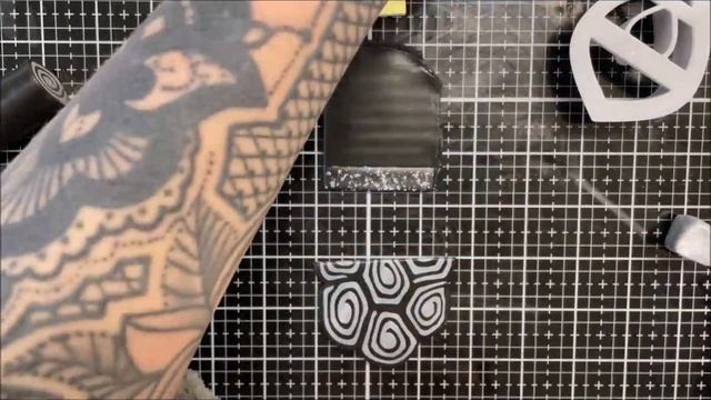 Black & Silver Jelly Roll Pendant смотреть онлайн