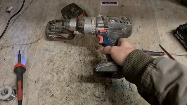 Repairing a selection of Power Tools, this time it's the makitas that aren't worth fixing. смотреть онлайн