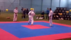 Боксер vs Каратист (на соревнованиях по карате)новички 15 лет