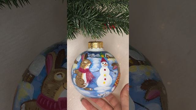 Арт. Л101  Шар с ручной росписью 100 мм «Предновогодняя суета» роспись по кругу шара