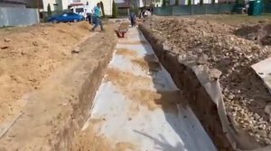 Подготовка основания для дорожки. Песок - 25 см. Щебень фракция 5/20.