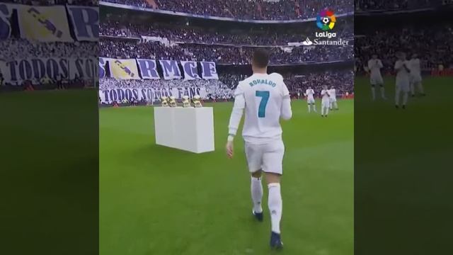 Криштиану Роналду с золотым мячом