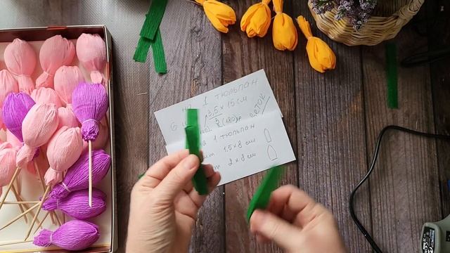 Букет из КОНФЕТ - Тюльпаны в корзине - Тюльпаны из гофрированной бумаги своими руками - 8 марта!