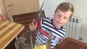 Фруктовый коктейль в блендере для детей - Fruit cocktail in a blender for kids