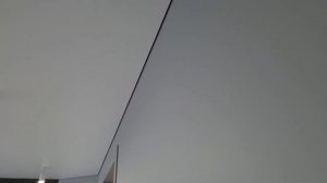 Натяжные потолки , теневой профиль ЕвроКраб разные стены.