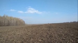 Культивация поля Claas Challenger 95E+Чизельный культиватор Bourgault 9400-54