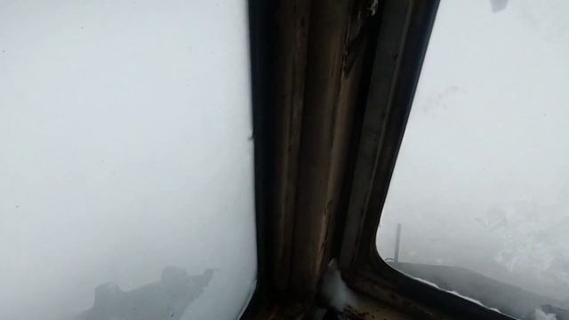 Уборка снега трактором #Т40 с кабиной #ЮМЗ. Буксует, но едет смотреть онлайн