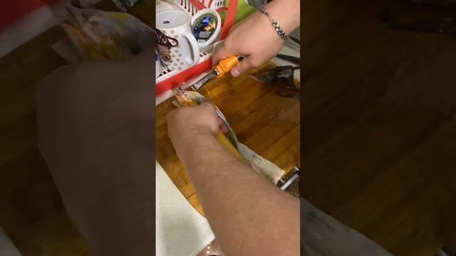 Как чистить стерлядь !! ПОДПИШИСЬ ))