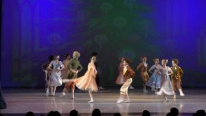 "Детский танец" из балета "Щелкунчик"