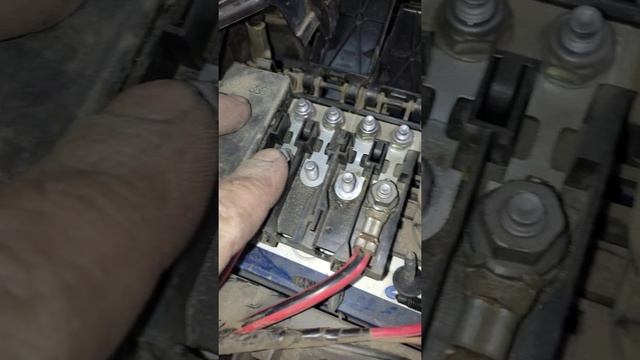 ШКОДА ФАБИЯ,не работает УСИЛИТЕЛЬ РУЛЕВОГО УПРАВЛЕНИЯ ,ОШИБКА ЭГУР. РЕШЕНИЕ . ПРЕДОХРАНИТЕЛЬ ЭГУР.. смотреть онлайн