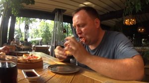 Нальчик! Олег сидит в кафе в парке! Пробуем ролы и люля!