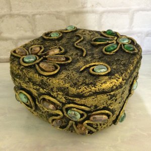 Шкатулка для мелочей из папье-маше.