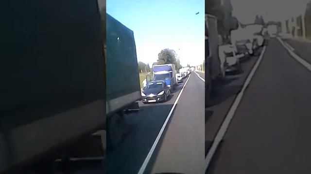 В Рославльском районе на остерском ж/д переезде образовалась гигантская пробка смотреть онлайн