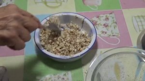 Салат из баклажан с орехами  чесноком