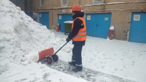 Лопата для уборки снега на колесах