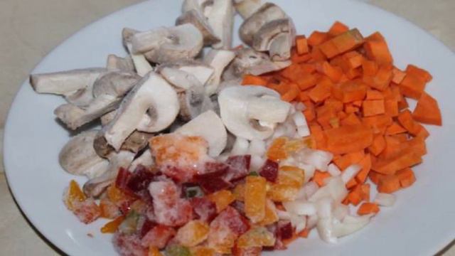 Суп с куриными фрикадельками и шампиньонами