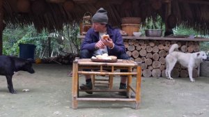 Zon harvests fruit to sell and makes donuts, vang hoa