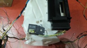 Сервопривод горячий - холодный воздух в леворульной Impreza GF.