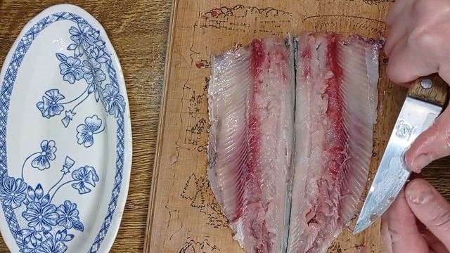 Как разделать и отделить селёдку от косточек, два способа, и не только!