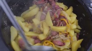 КАРТОШКА ПО - ОХОТНИЧЬИ В КАЗАНЕ НА КОСТРЕ