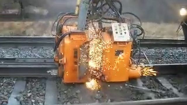 Подготовка и сварка с выкидом плети машиной ПРСМ 4 смотреть онлайн