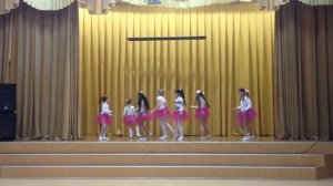 Школа. Танцевальный фестиваль. Школьный кружок танца.