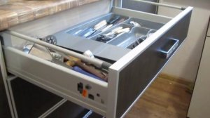 Выдвижной ящик с доводчиком