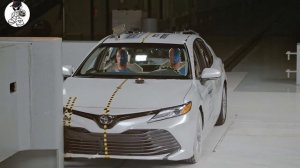 Crash test Toyota Camry 70