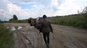 Кирилл Курьян и его девушка упали в лужу!