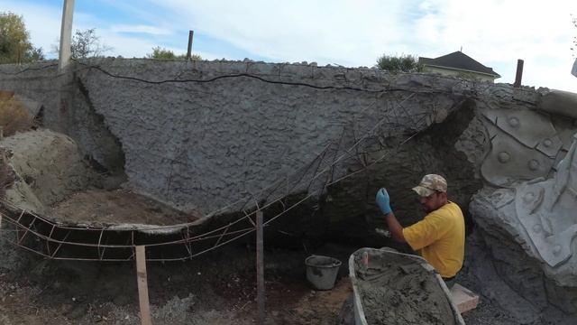 мастер класс как прикрепить клумбу к забору . обмазка раствором сетки. смотреть онлайн