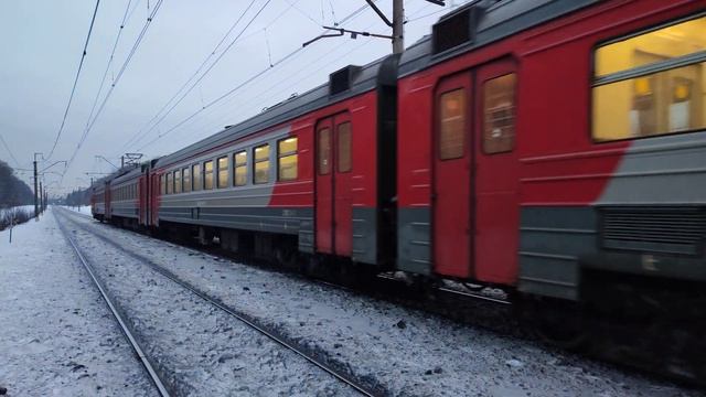 Электропоезд ЭД4М-0176 отправляется с платфоомы 55 километр Казанского направления смотреть онлайн