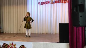 Старый клён ( поёт девочка) Дарина Ляленко