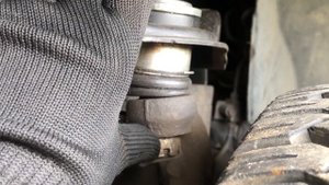 Nissan Navara D40 Lift kit install with 2-4 inch