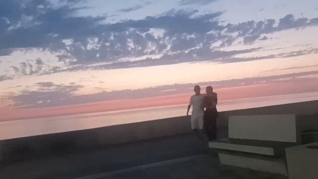 Вечер на набережной в Кобулети. Аджария. Грузия. 28.05.2022 Evening in Kobuleti. Adjara. Georgia. смотреть онлайн