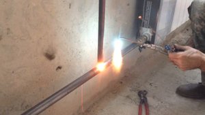 Замена радиатора отопления, приваривание байпаса газосваркой