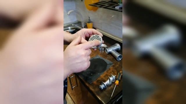 Почему мясо жуёт в мясорубке, ремонт электромясорубки. смотреть онлайн