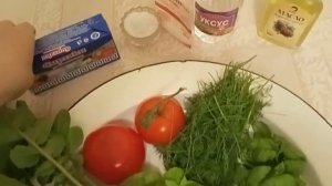 Салат с зеленью и сыром