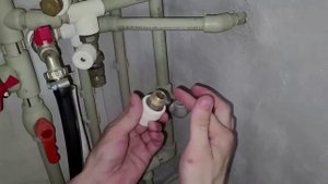 Контур водяного тёплого пола без сложных узлов и нагромождений. Работает