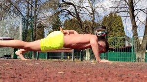 Отжимания на одной руке и одной ноге