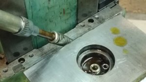 Меняю станочные пресс-маслёнки на автомобильные Подбор шприца пластичной смазки для работы с маслом