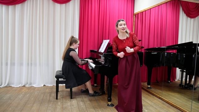 Ракитянская София (иллюстратор Харупкина Е.) Обработка Н.Гурилёва р.н.п. "У ворот девка стоит" смотреть онлайн