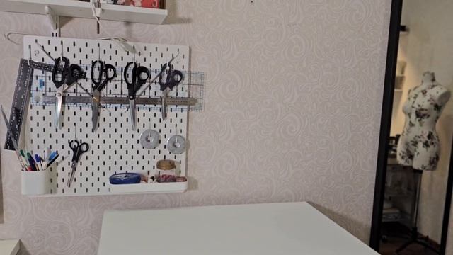 Раскройный стол. Моя идея дизайна и воплощения.  #раскройный_стол #дизайнинтерьера #столдляраскроя