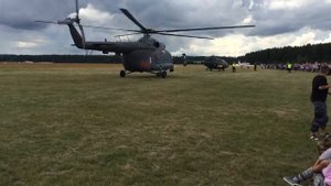 Взлетает большой вертолёт